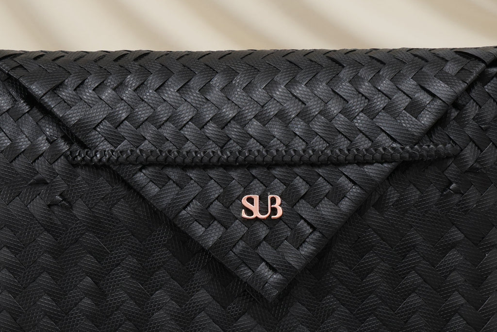 Hitam Folio