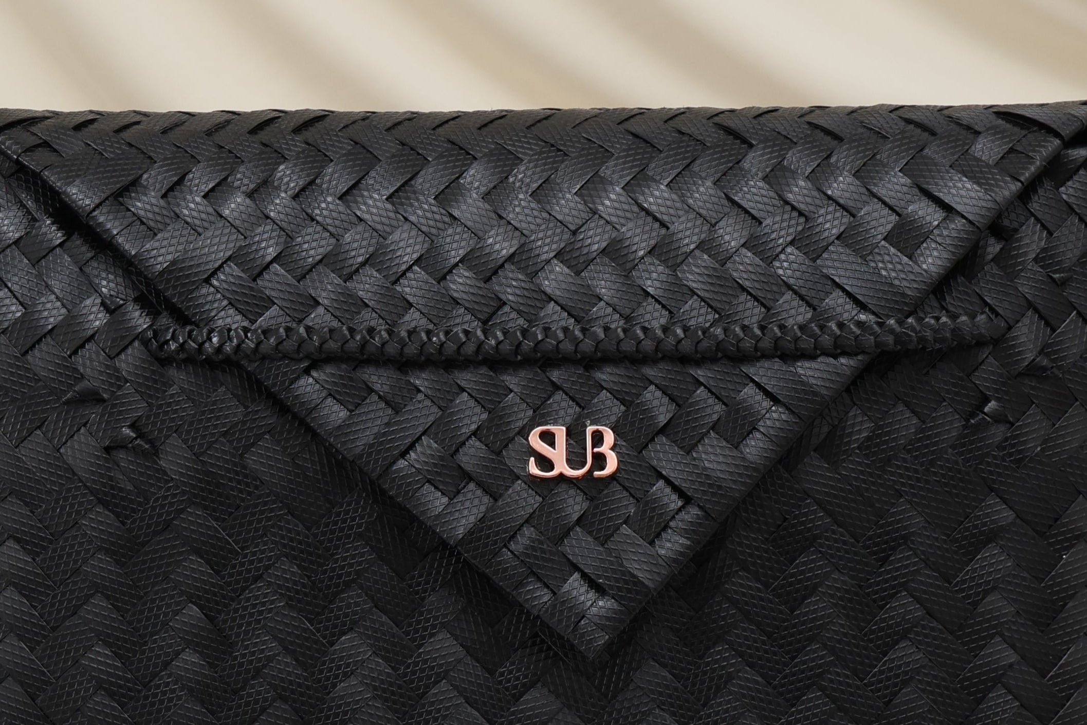 Hitam Folio